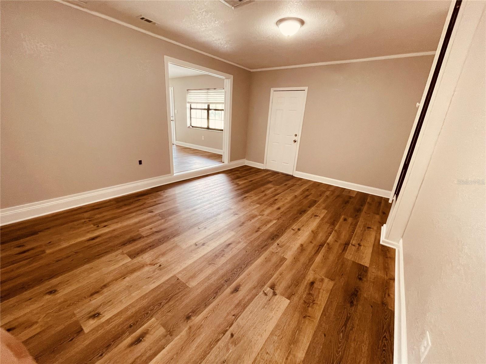 3210 LAUREL LN — photo 6