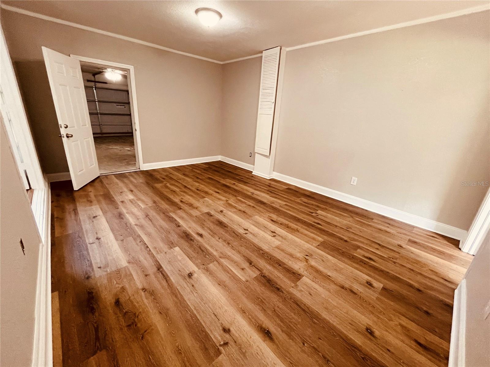 3210 LAUREL LN — photo 8