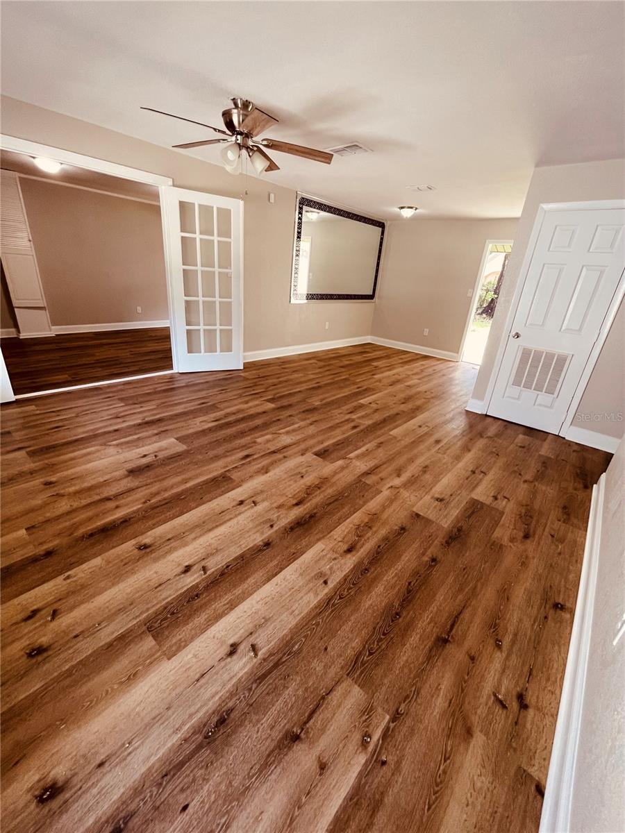 3210 LAUREL LN — photo 2