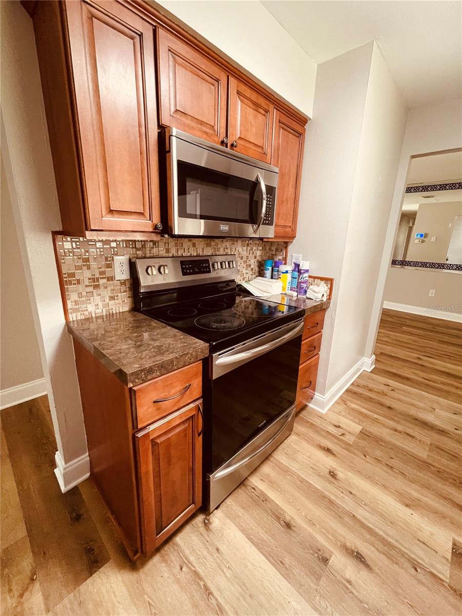 3210 LAUREL LN — photo 27