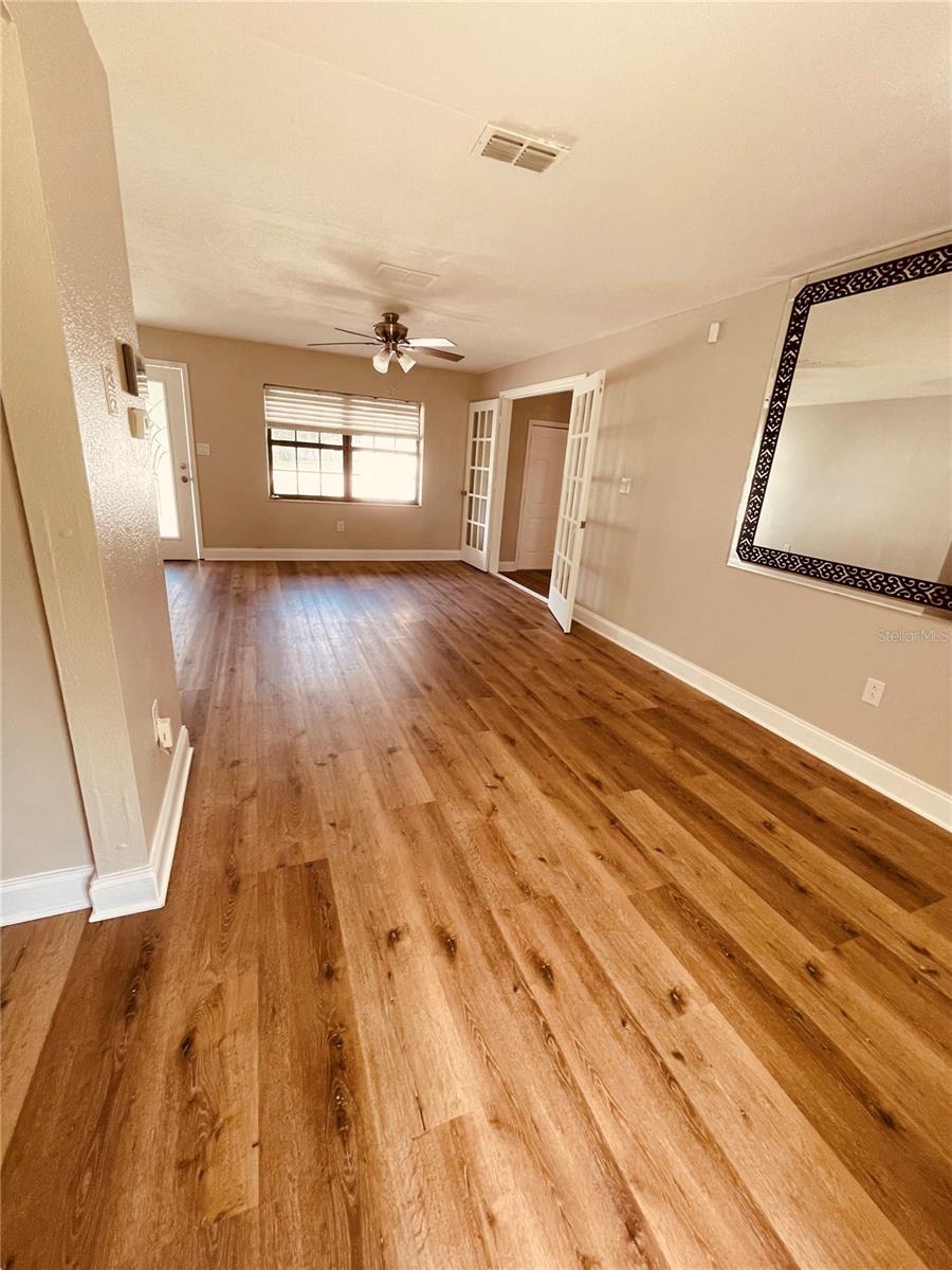 3210 LAUREL LN — photo 3
