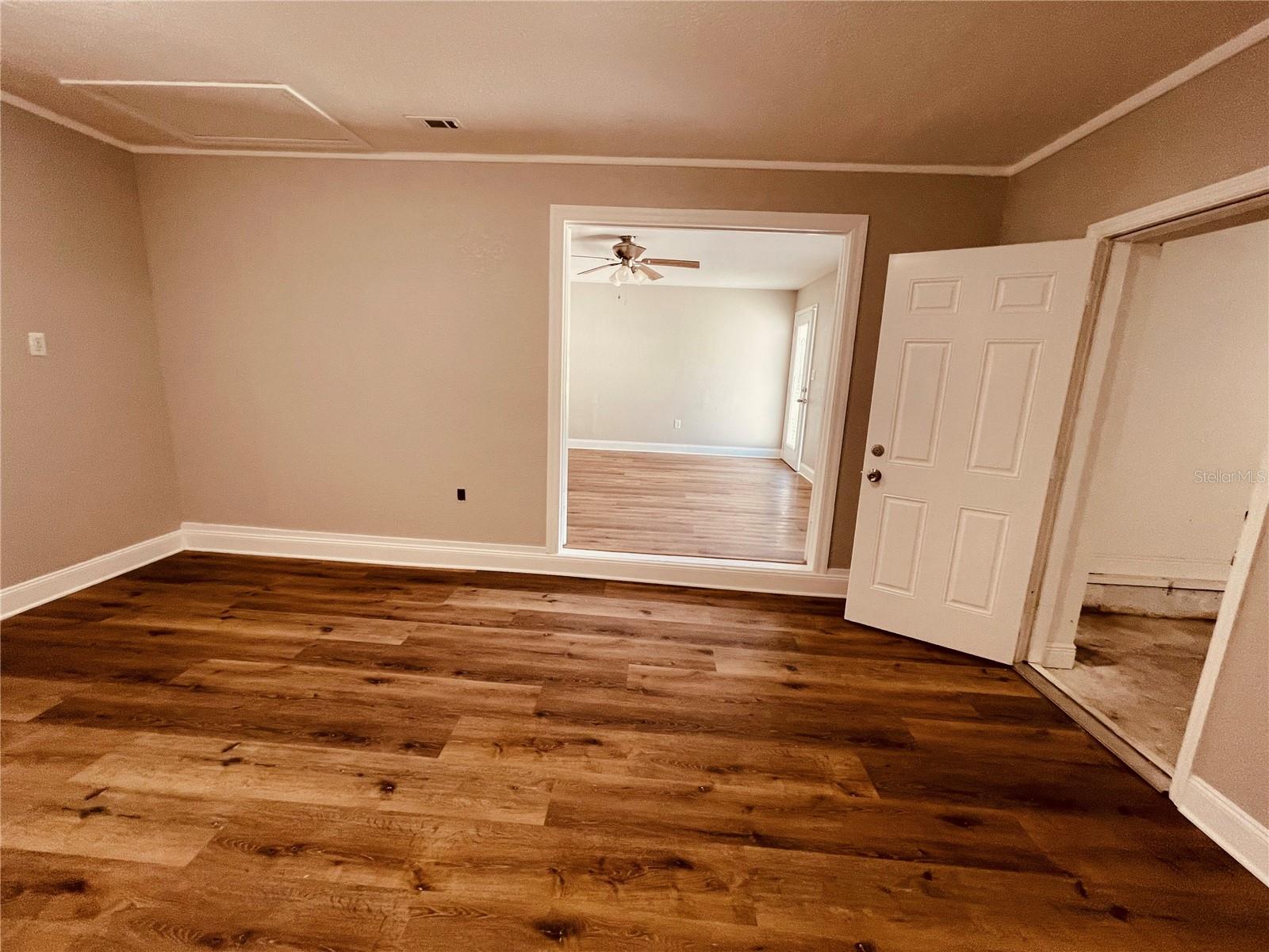 3210 LAUREL LN — photo 9