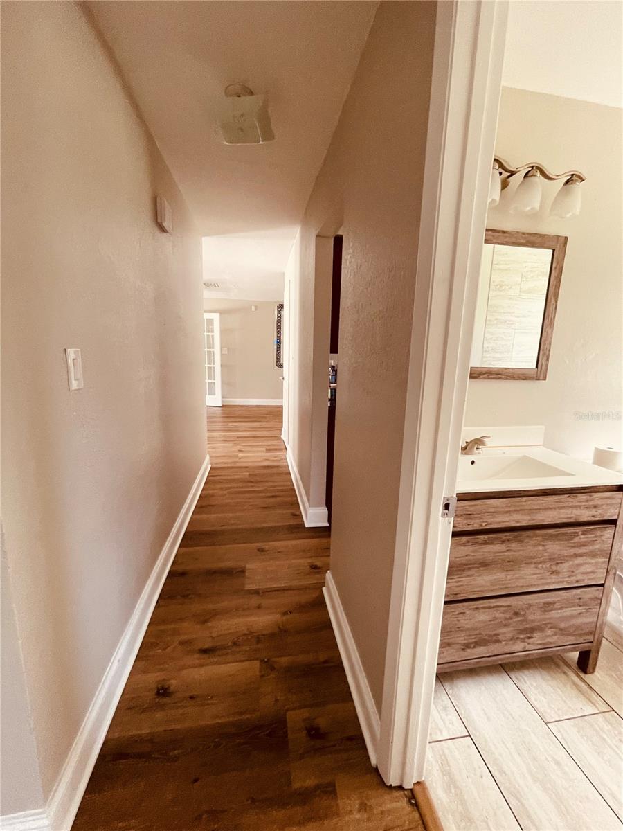 3210 LAUREL LN — photo 11
