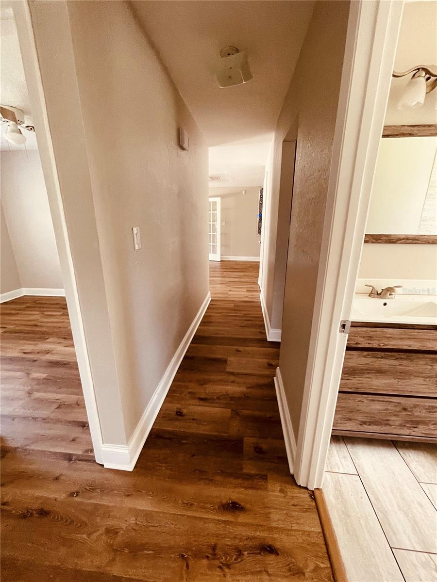 3210 LAUREL LN — photo 20