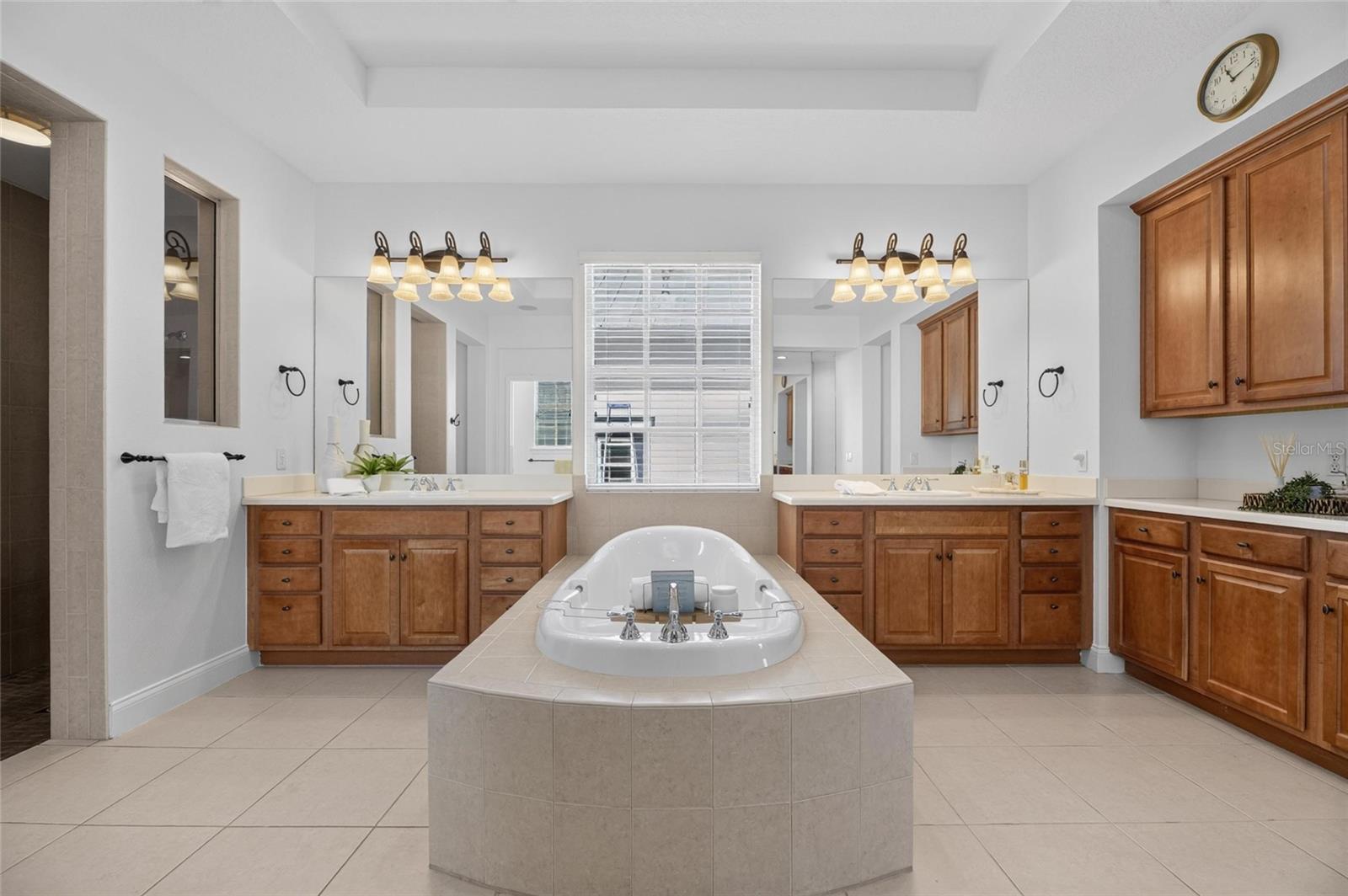 715 ISLEBAY DR — photo 38