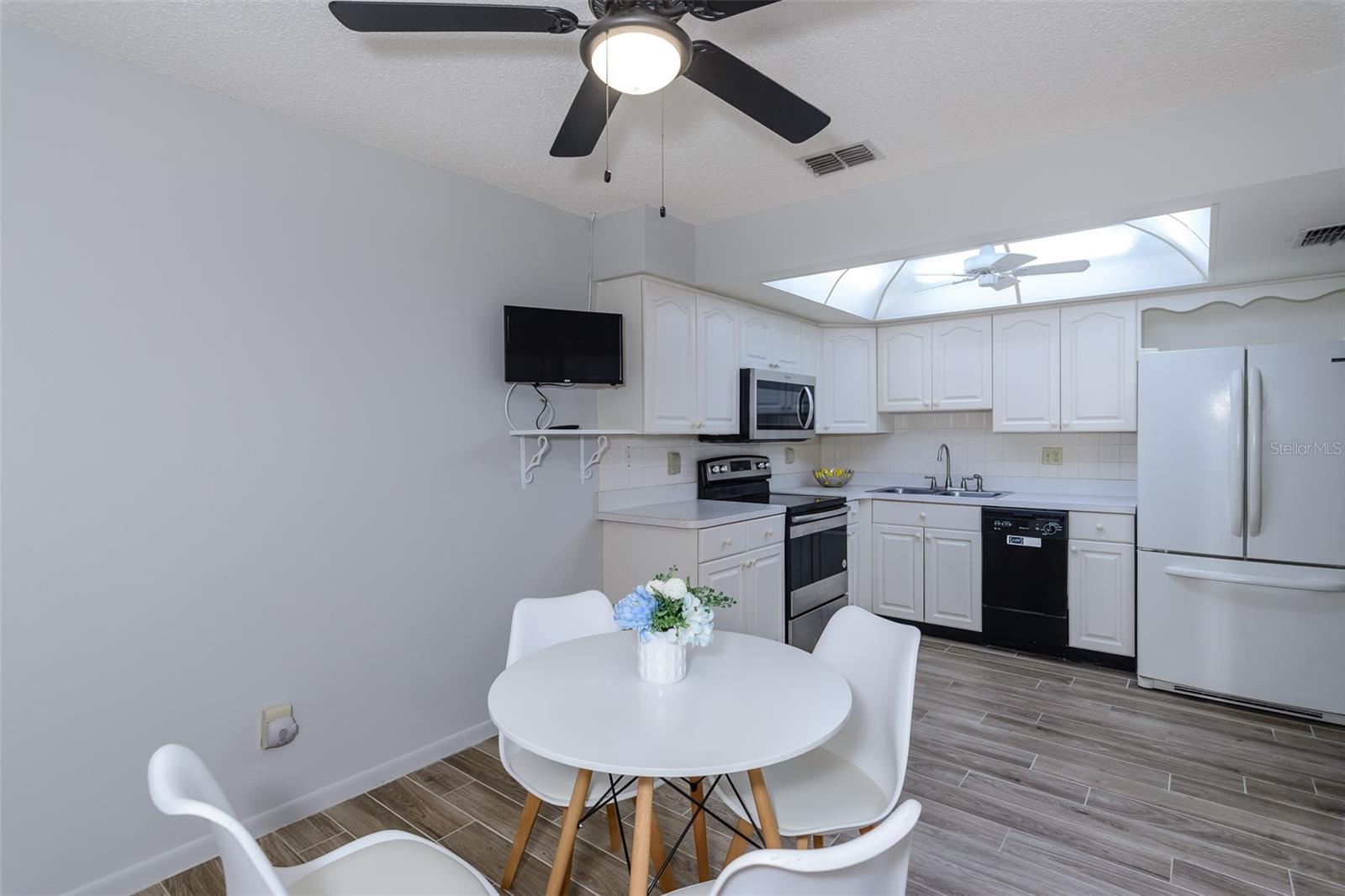 1139 ORANGE TREE CIR E #A — photo 6