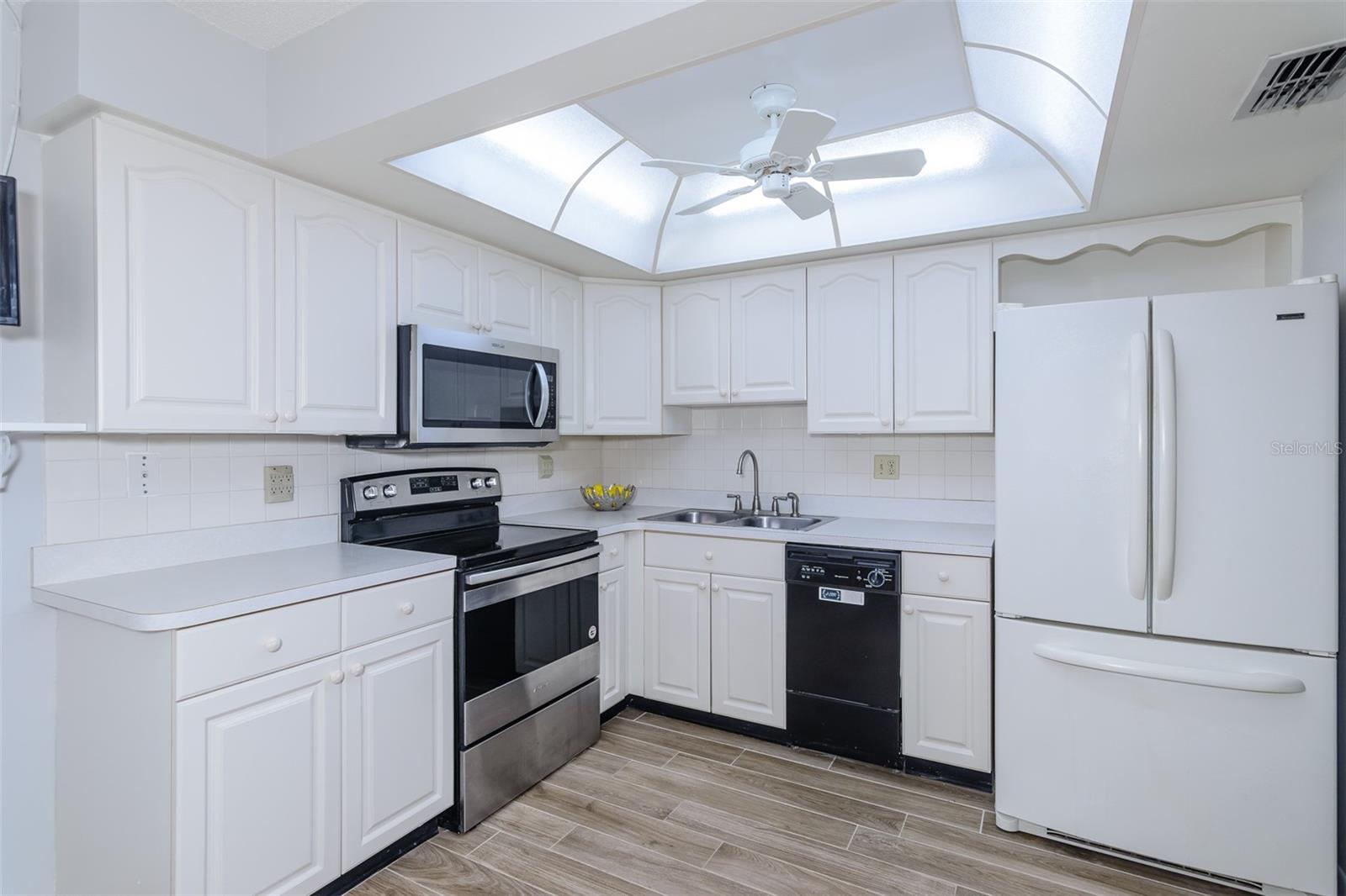 1139 ORANGE TREE CIR E #A — photo 4
