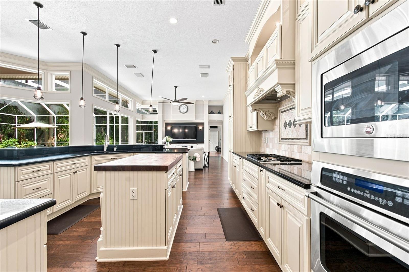 9212 PINE ISLAND CT — photo 14