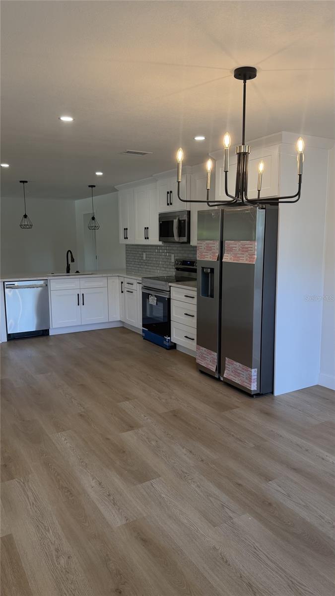 1421 HEATHER DR — photo 3