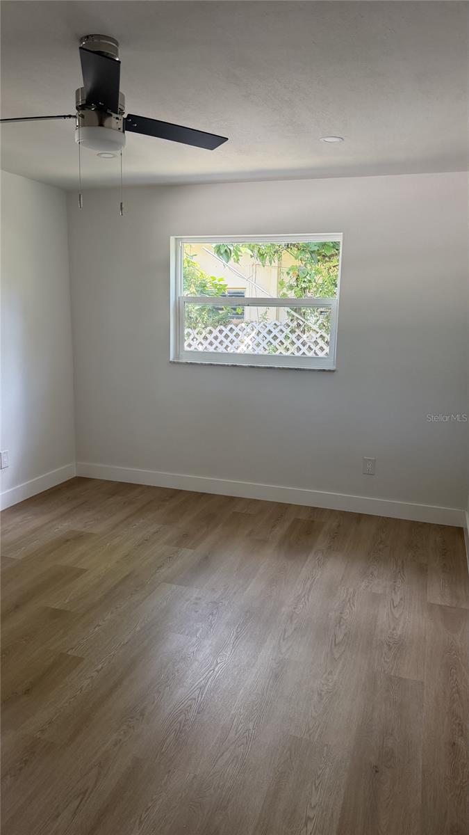 1421 HEATHER DR — photo 12