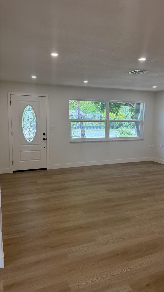 1421 HEATHER DR — photo 8