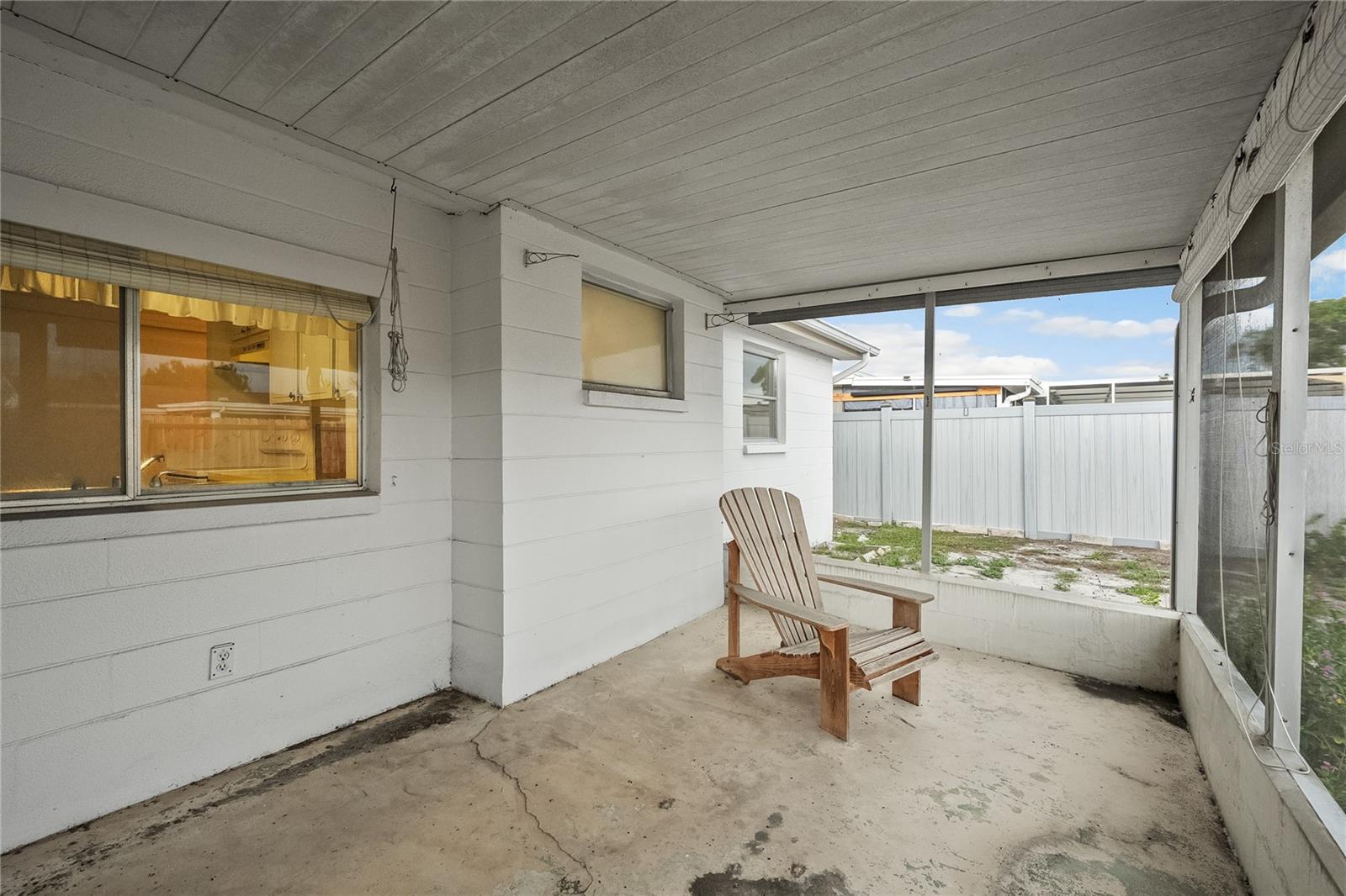3410 COLUMBUS DR — photo 25