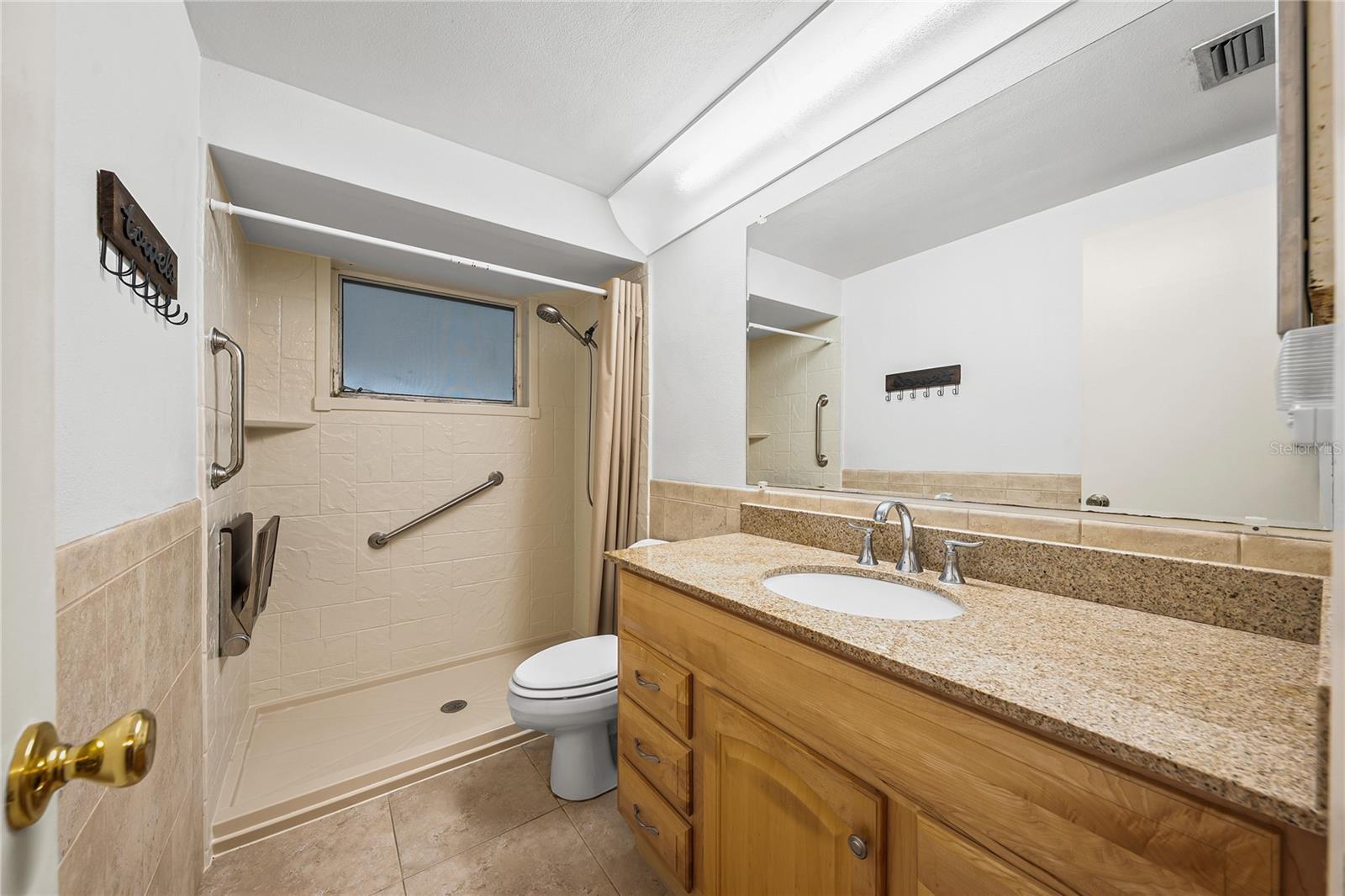 3410 COLUMBUS DR — photo 23
