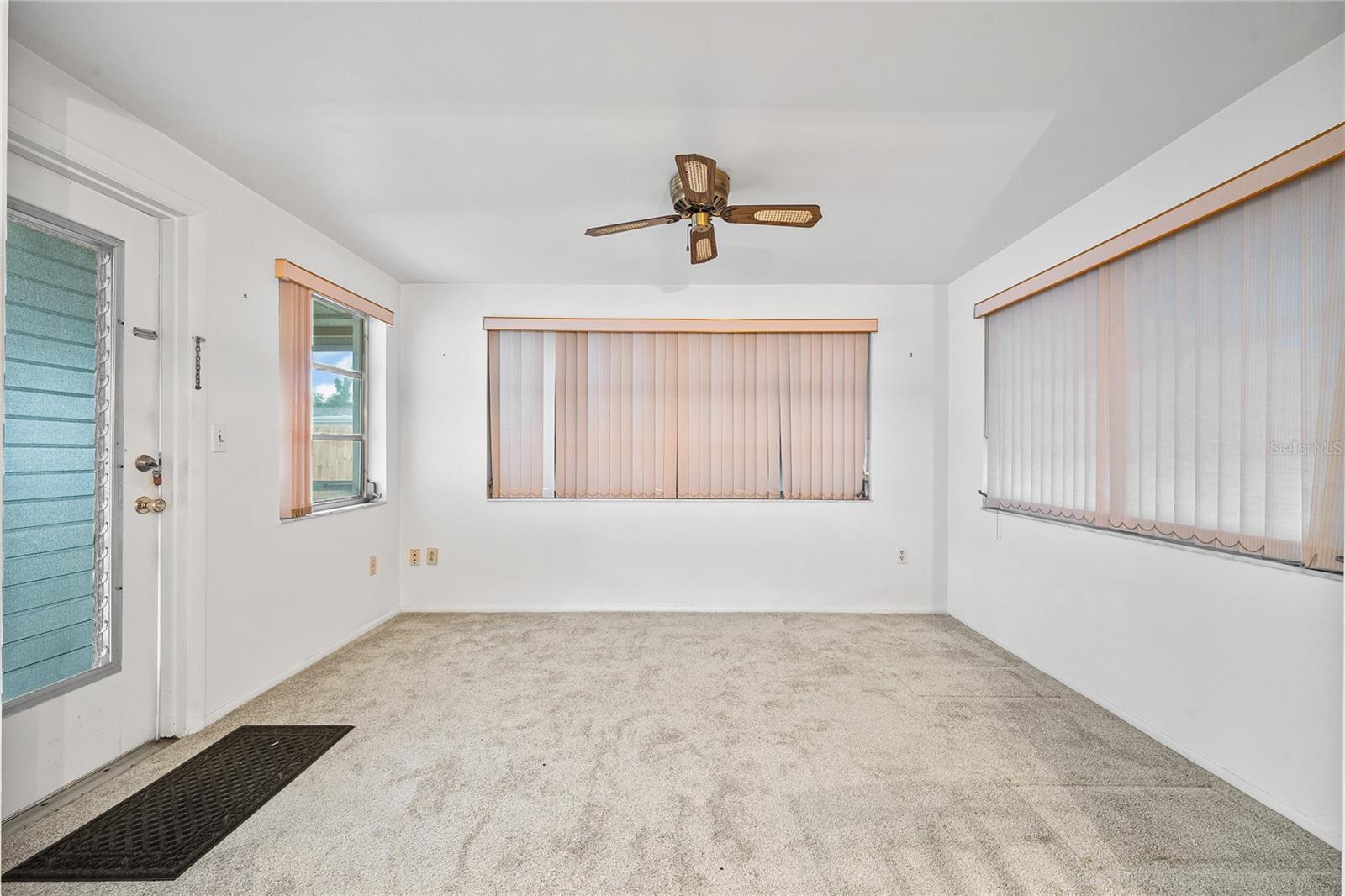 3410 COLUMBUS DR — photo 17