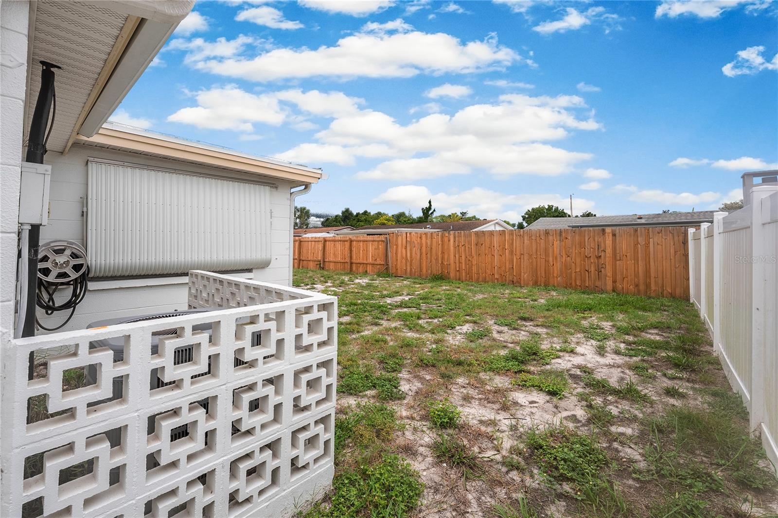 3410 COLUMBUS DR — photo 32