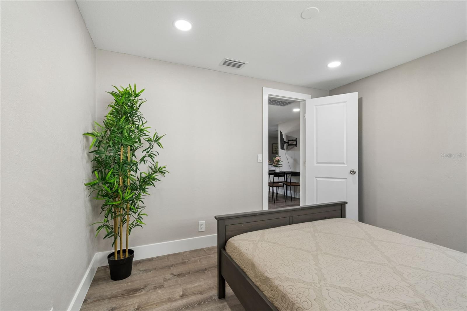 4906 W CLEVELAND ST — photo 33