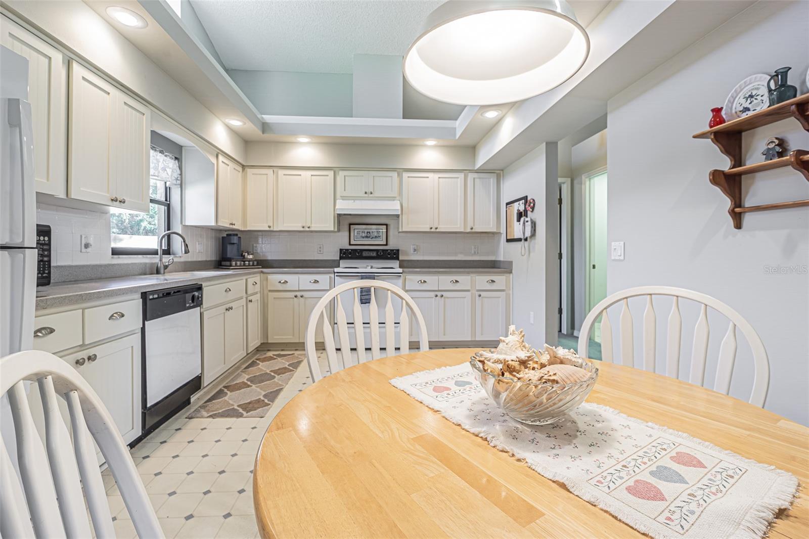 13837 LEROUX DR — photo 4