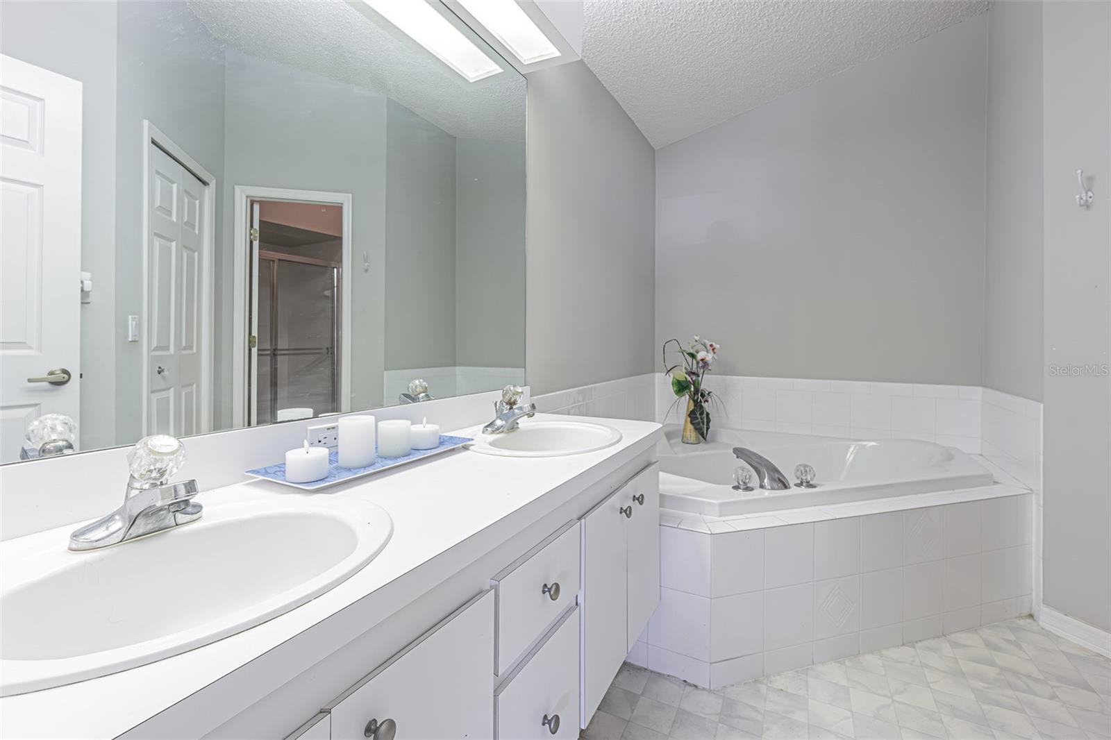 13837 LEROUX DR — photo 10