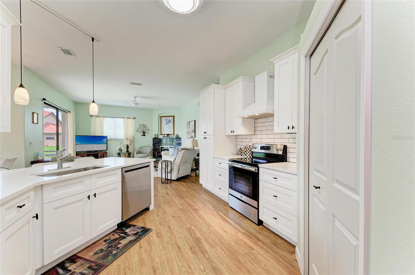 7102 42ND CT E — photo 12