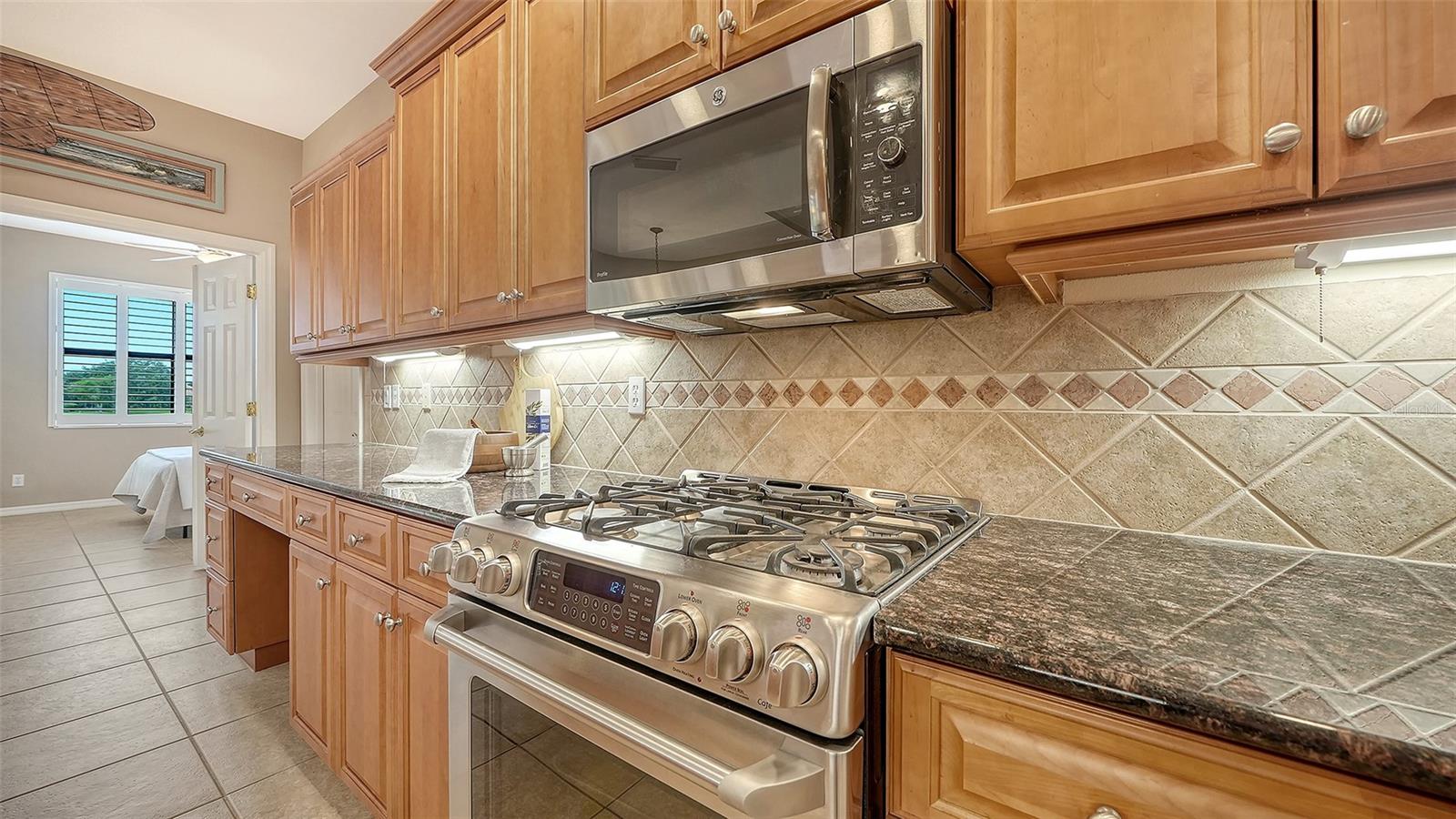 649 CRANE PRAIRIE WAY — photo 22