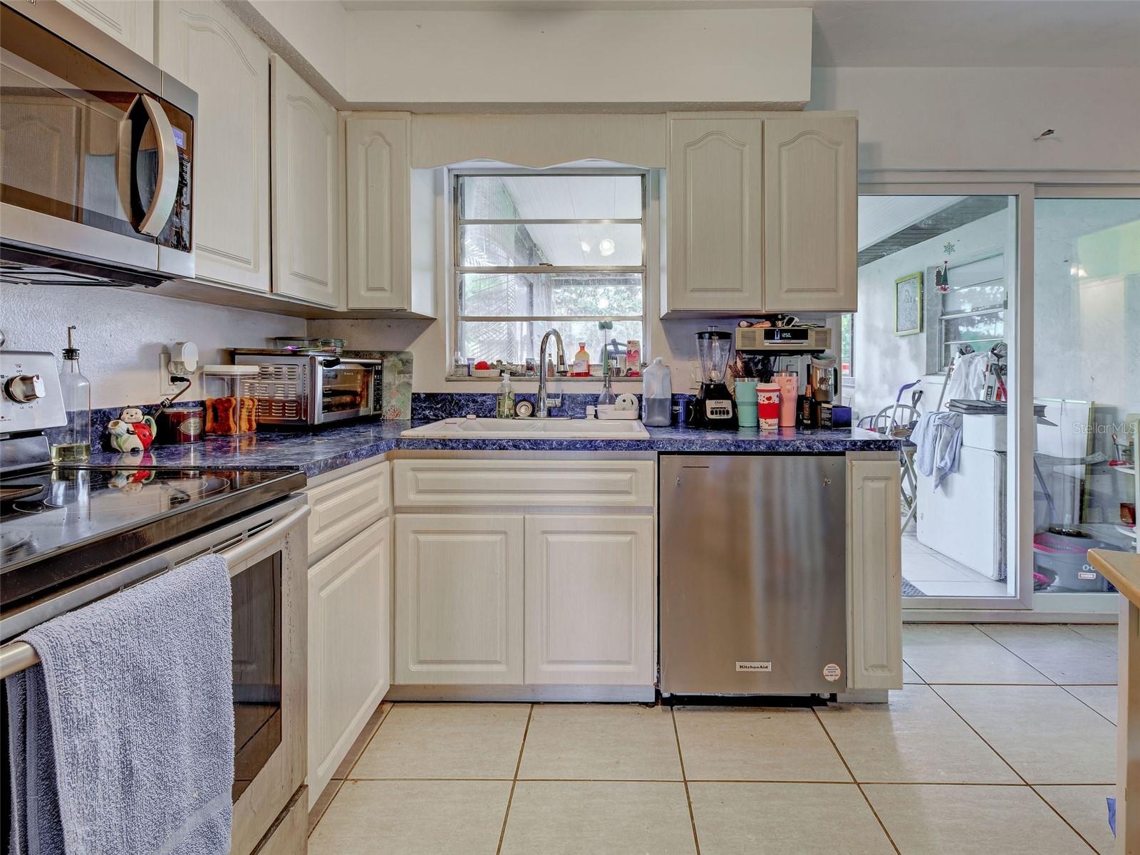 355 TRINITY RD — photo 23