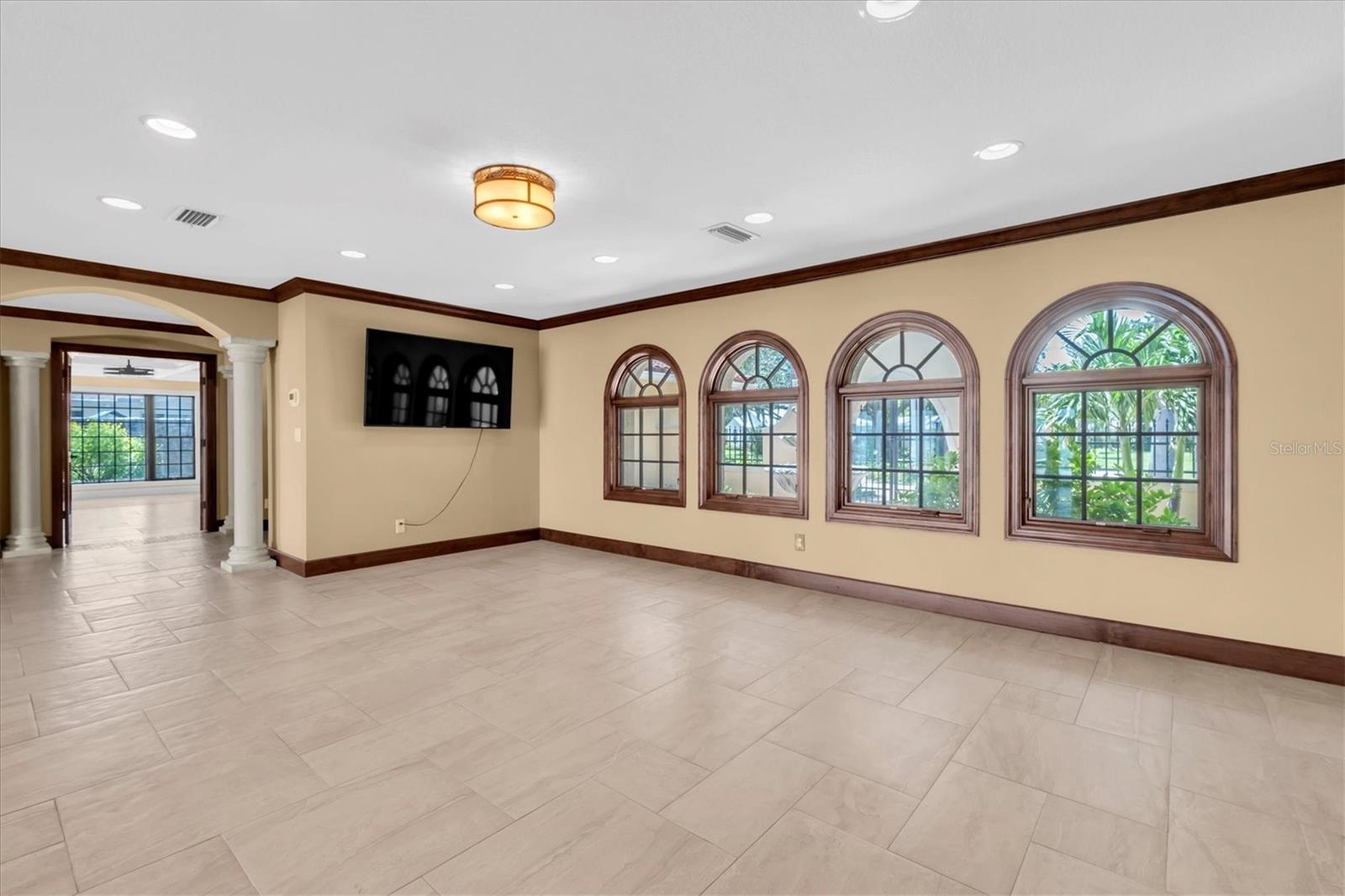 5810 BAHAMA SHORES DR S — photo 10