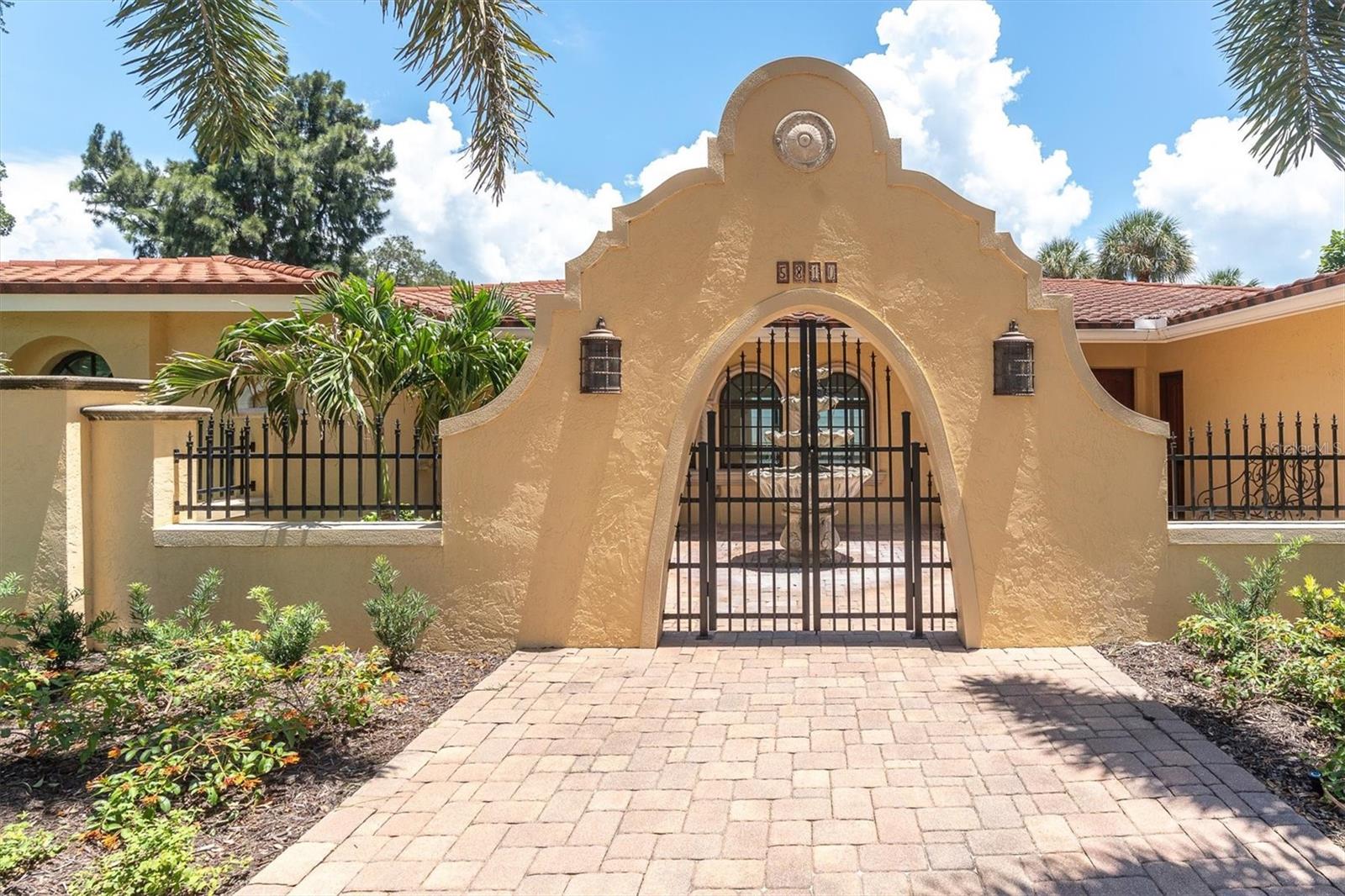 5810 BAHAMA SHORES DR S — photo 4