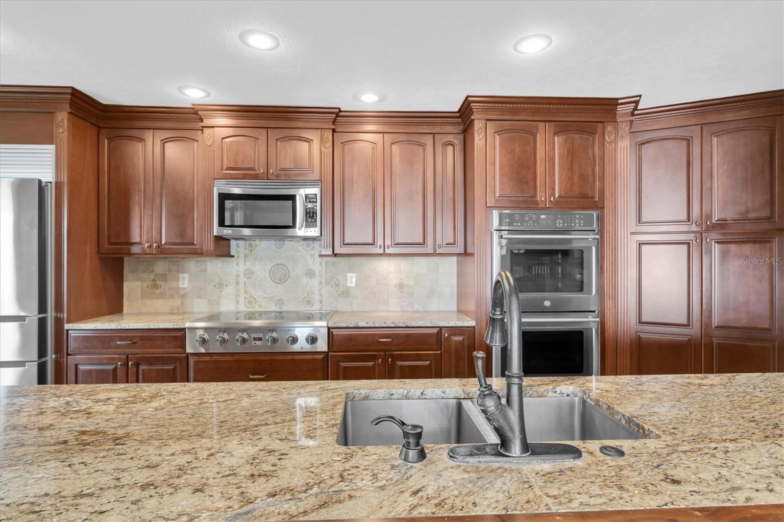 5810 BAHAMA SHORES DR S — photo 14