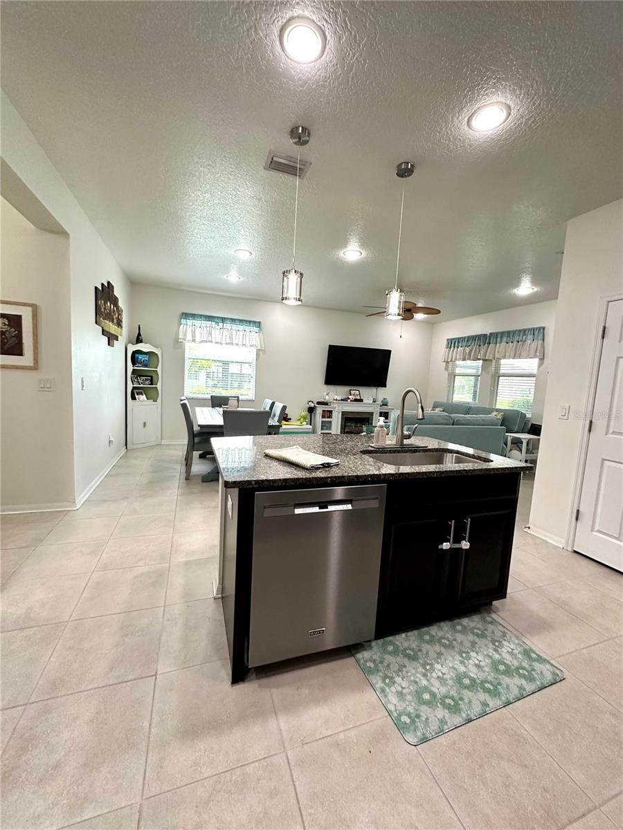 4247 ANGELICA LOOP — photo 7
