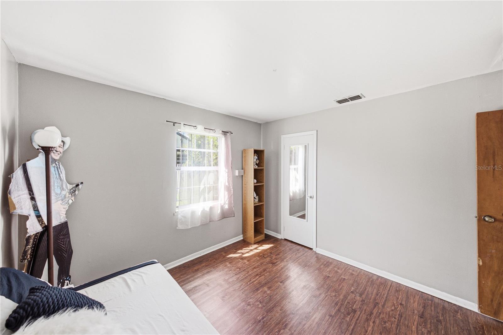 5207 10TH ST — photo 31