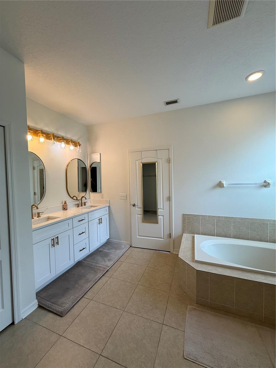 422 WESTCHESTER HILLS LN — photo 45