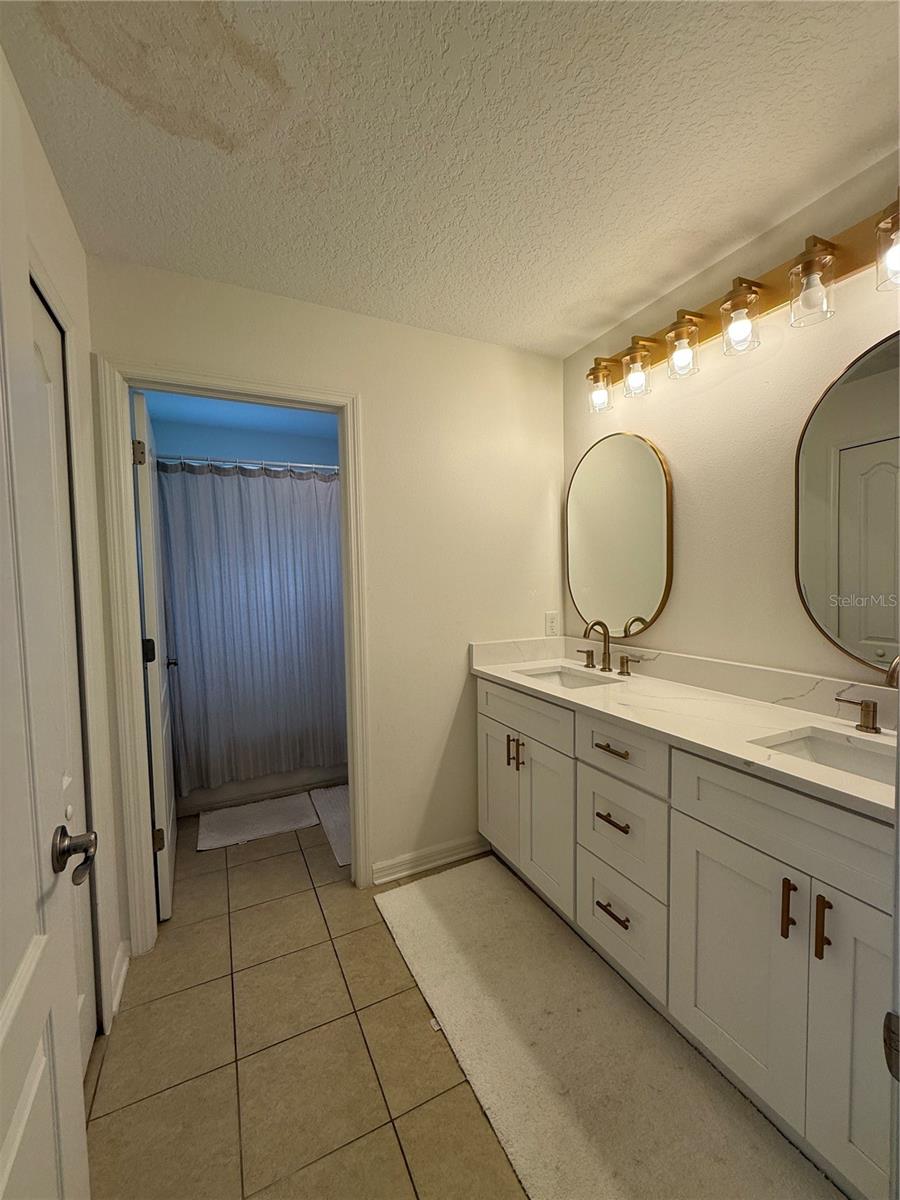 422 WESTCHESTER HILLS LN — photo 33