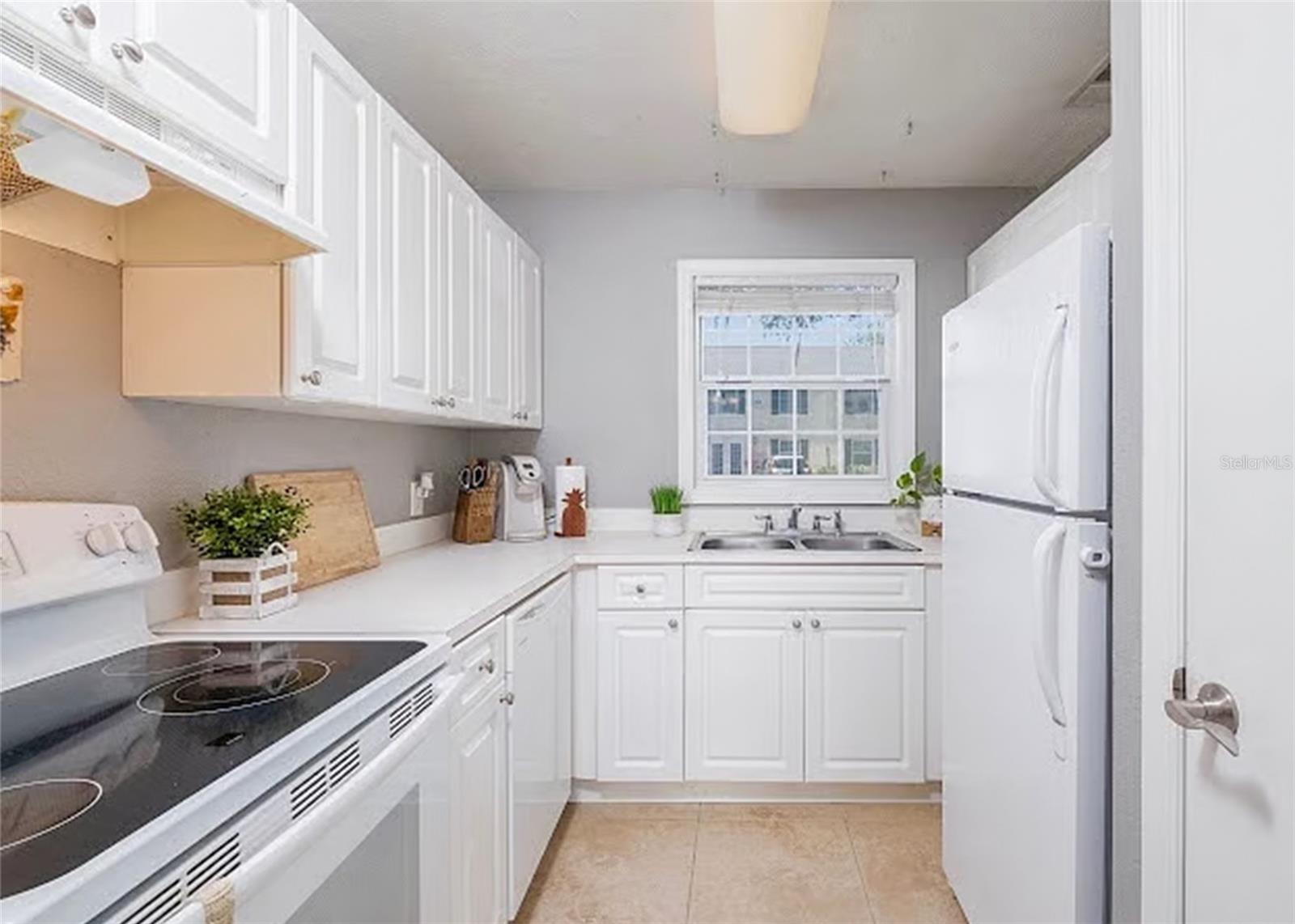 13812 ORANGE SUNSET DR #0 — photo 10