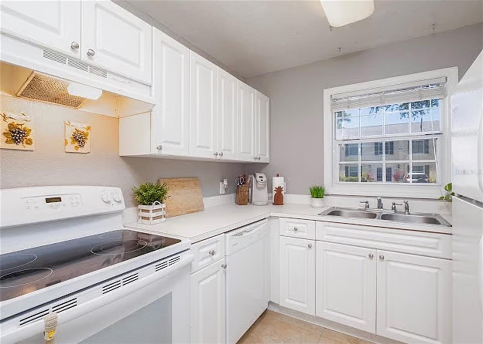 13812 ORANGE SUNSET DR #0 — photo 11