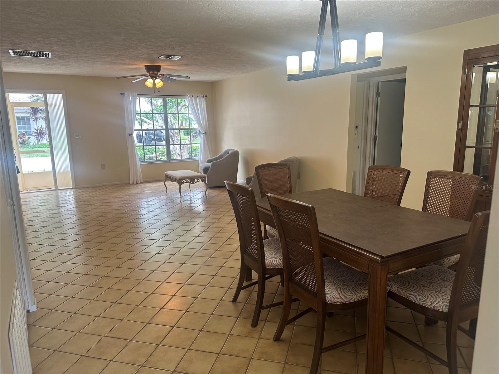 4242 OAKHURST CIR E — photo 3