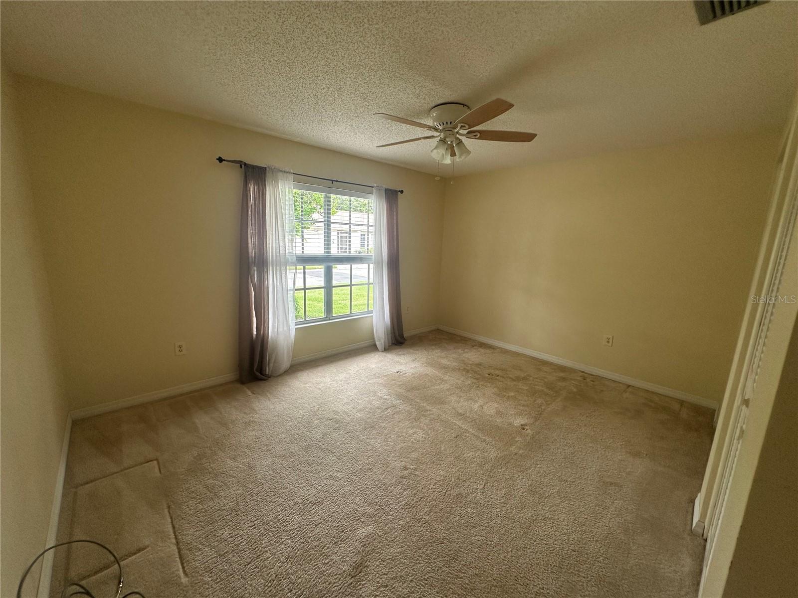 4242 OAKHURST CIR E — photo 10