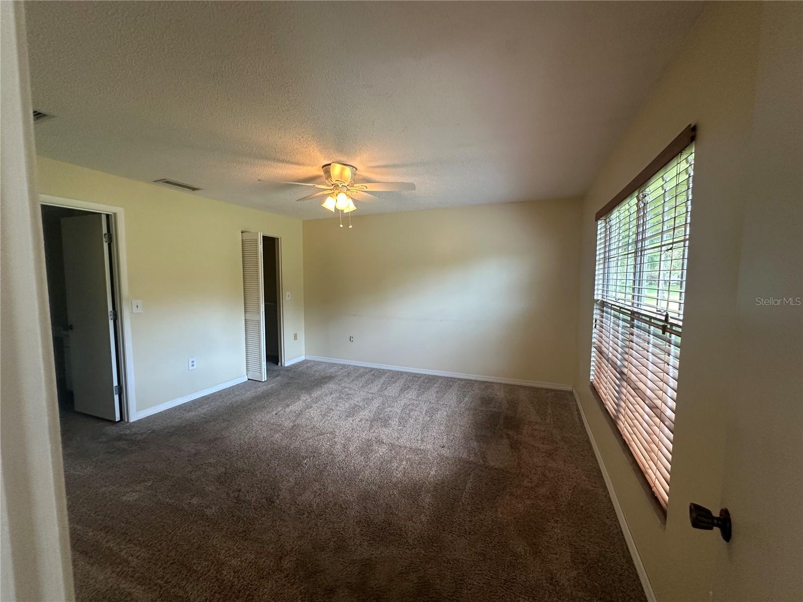 4242 OAKHURST CIR E — photo 8
