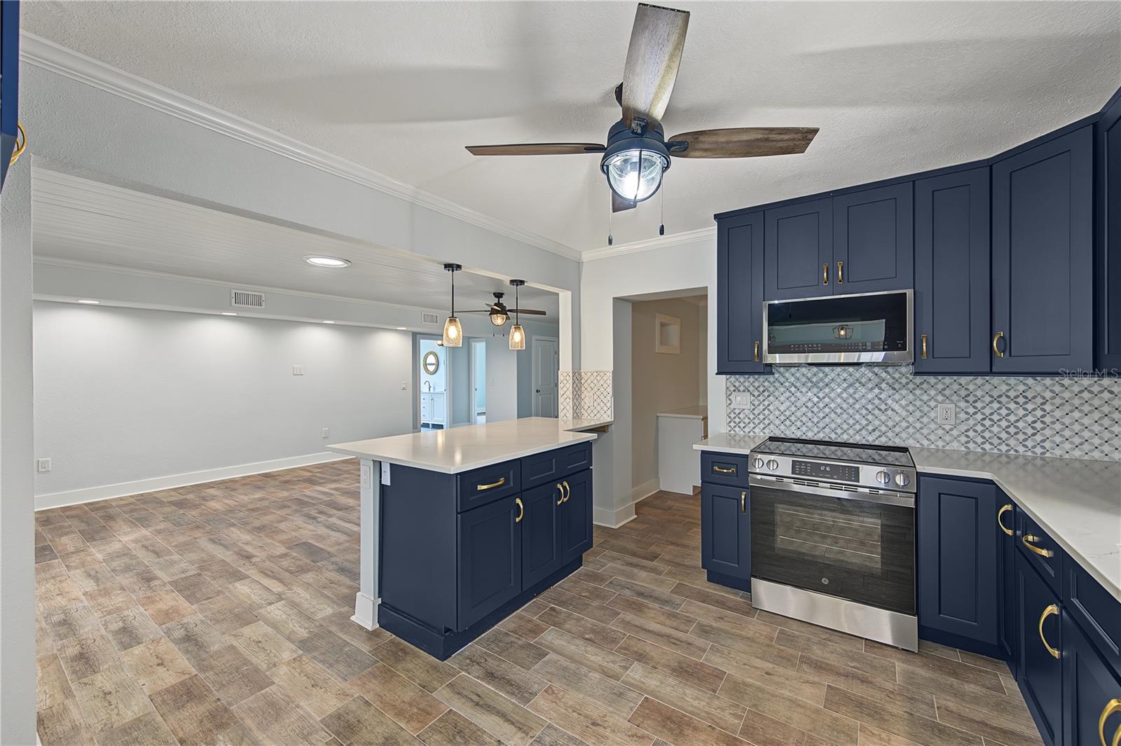 403 NORMANDY RD — photo 17