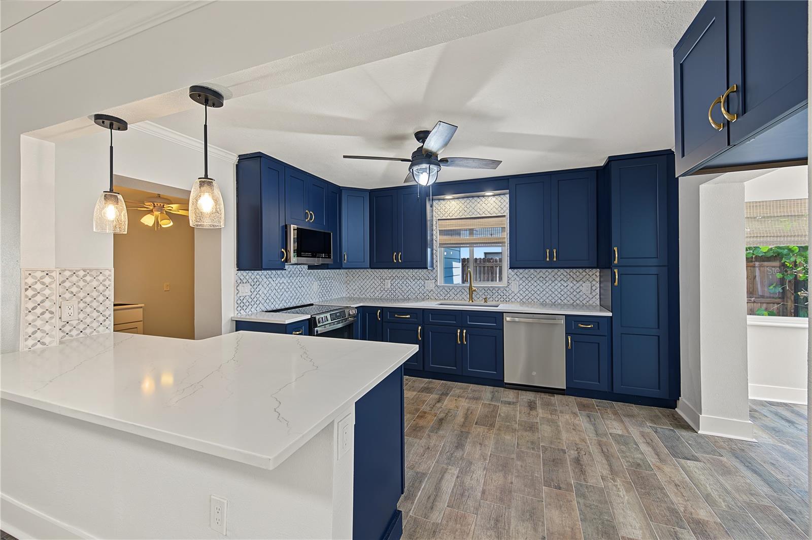 403 NORMANDY RD — photo 11