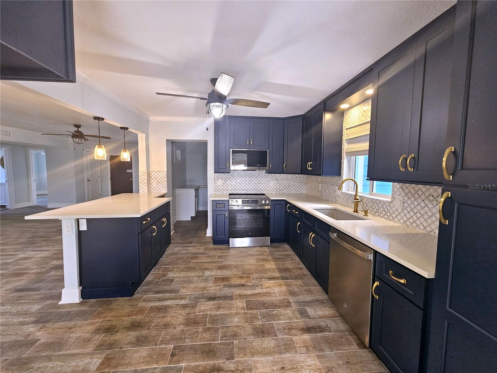 403 NORMANDY RD — photo 16