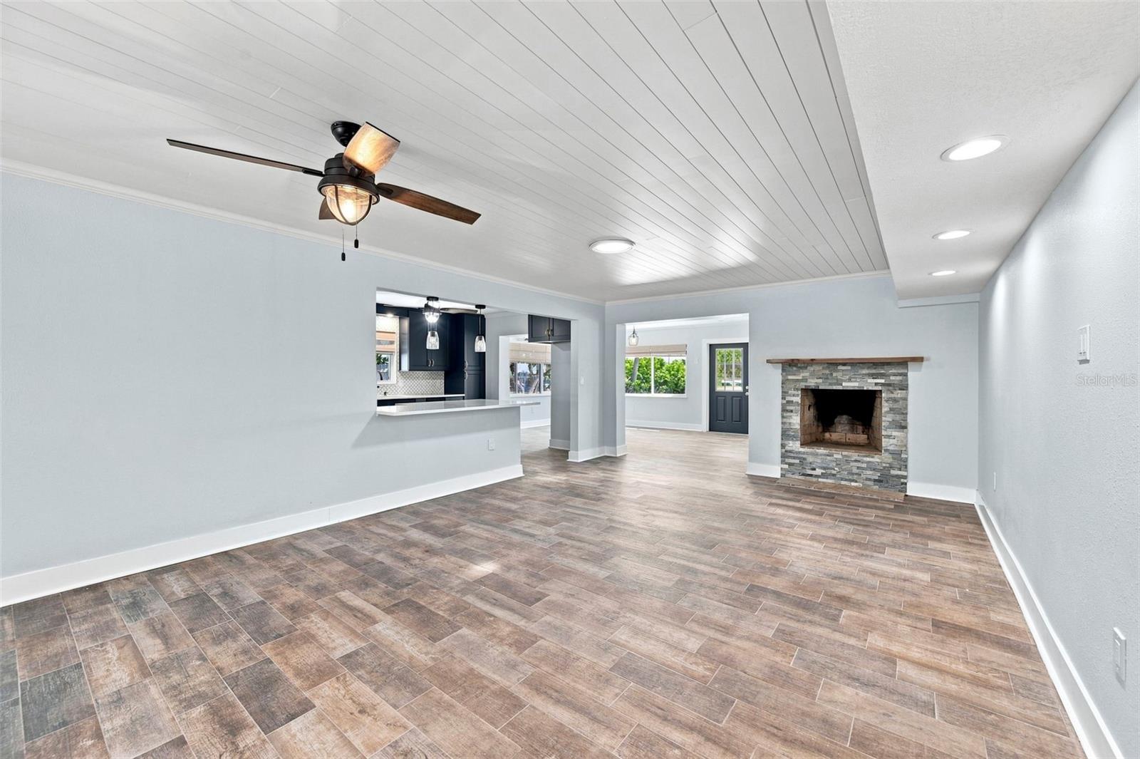 403 NORMANDY RD — photo 9