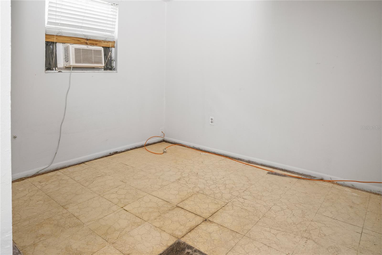 404 W LUTZ LAKE FERN RD — photo 17