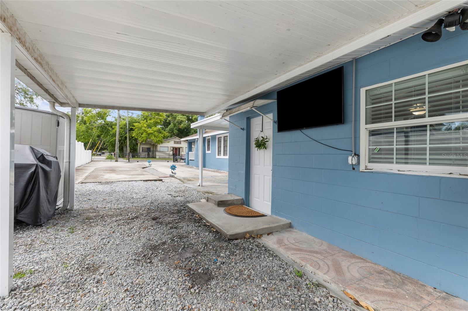 710 E BROAD ST — photo 32