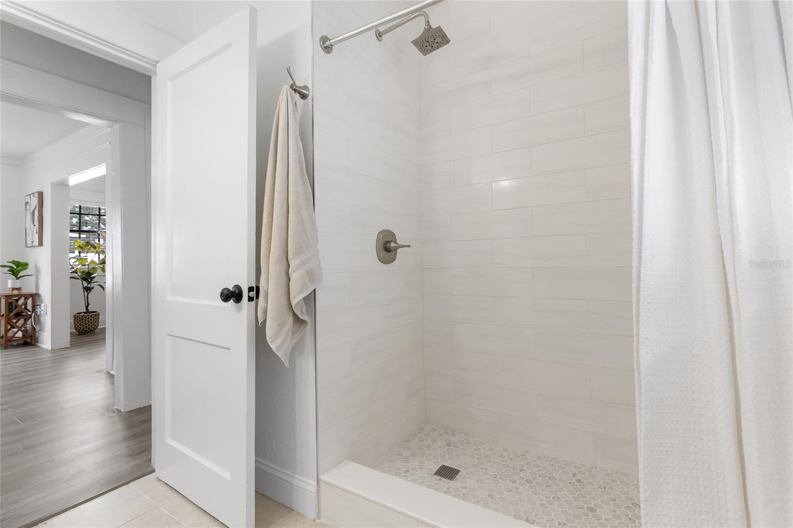 710 E BROAD ST — photo 16