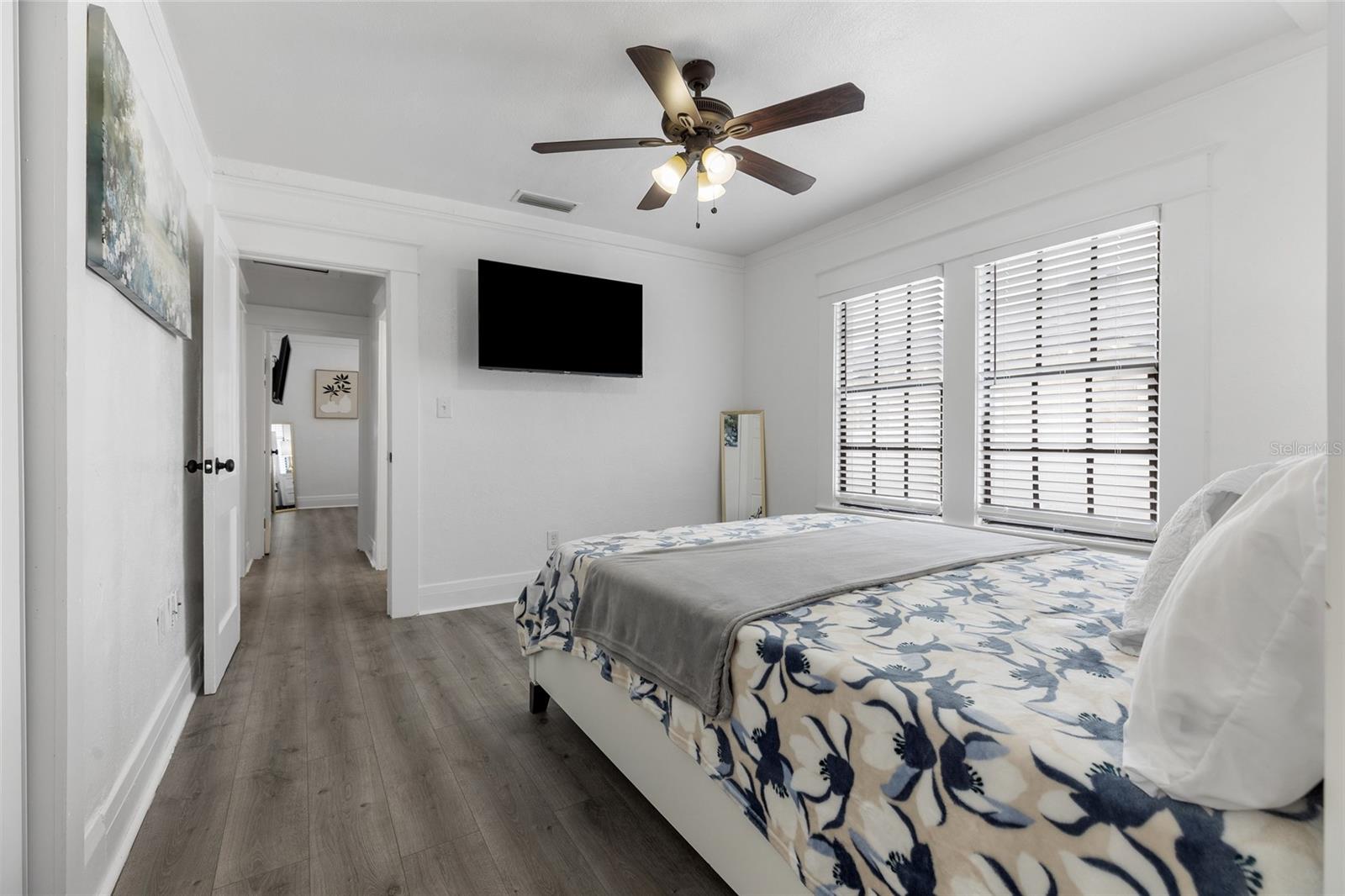 710 E BROAD ST — photo 18