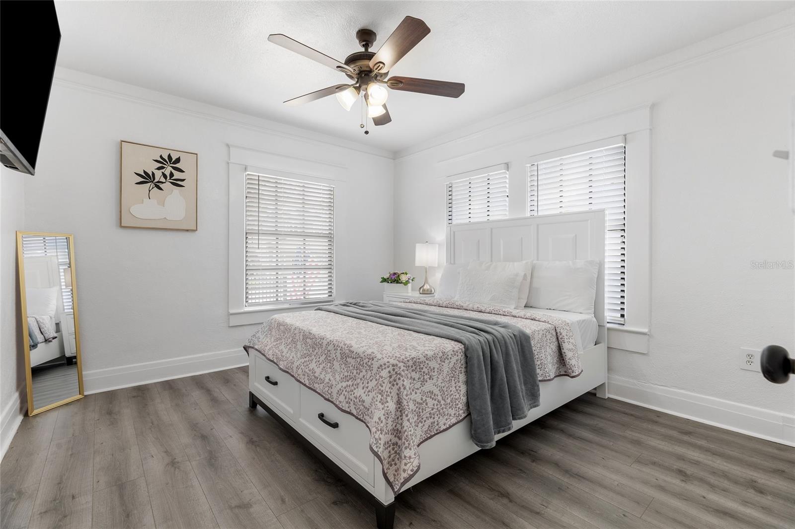 710 E BROAD ST — photo 13
