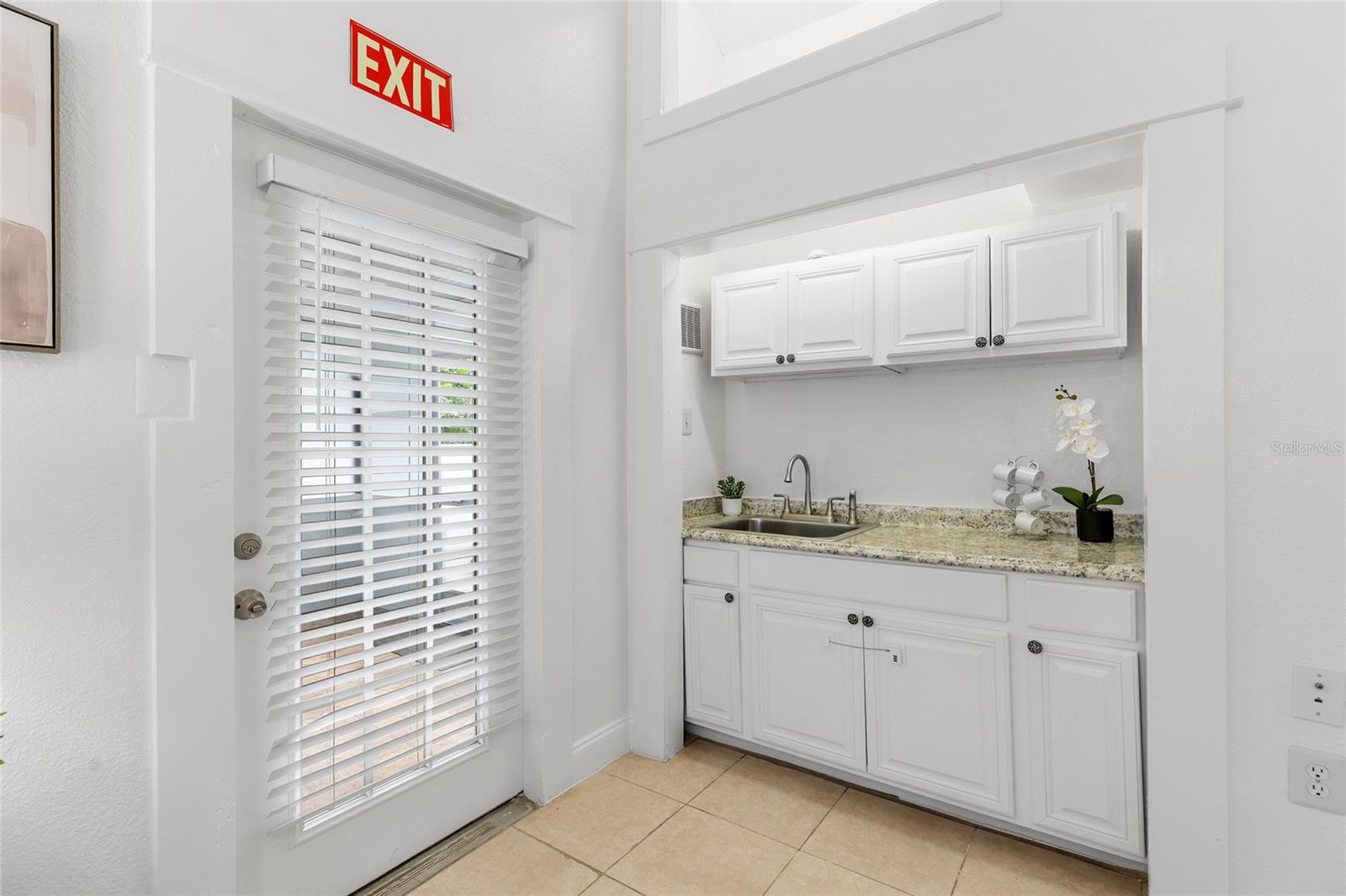 710 E BROAD ST — photo 26