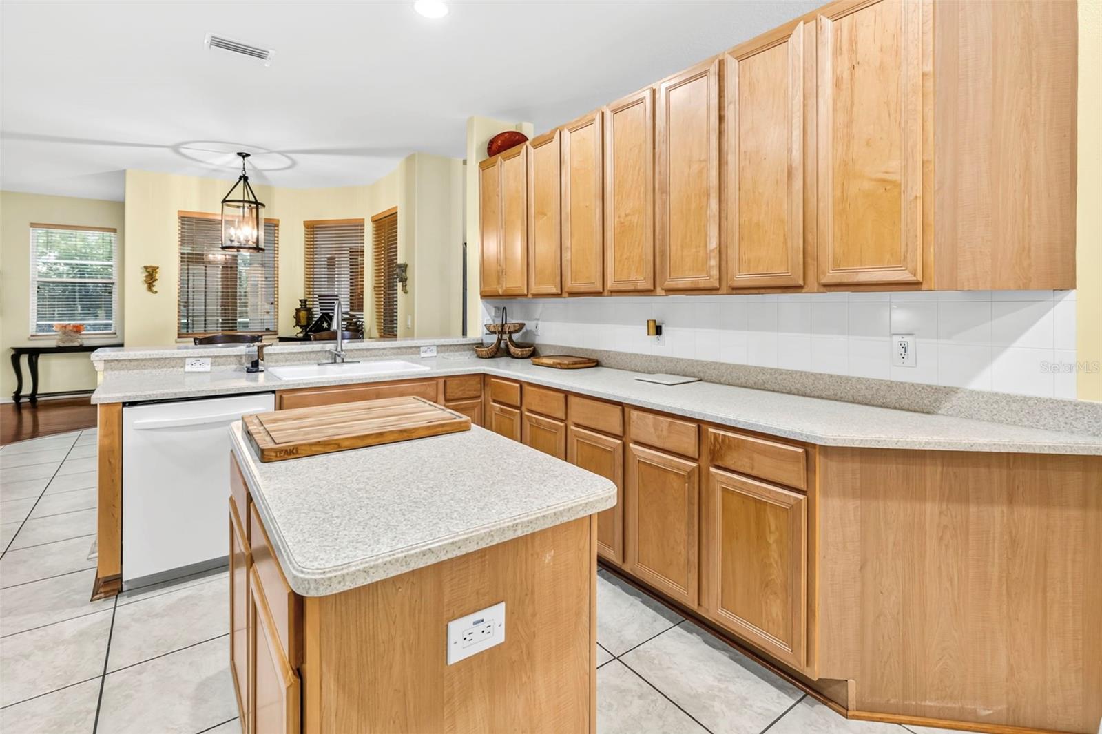 28 CAMELOT RIDGE DR — photo 22