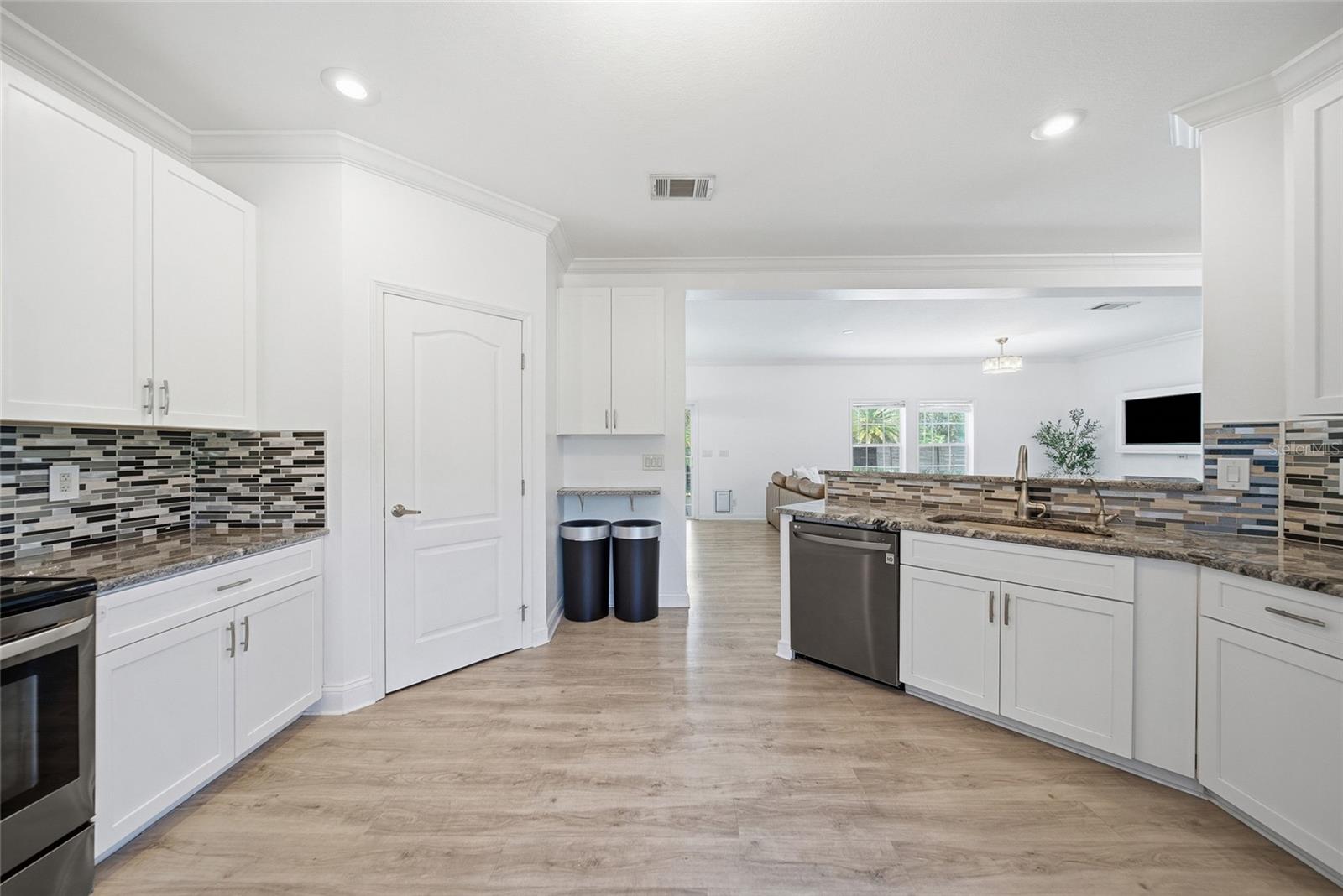 5335 SHAKESPEARE DR — photo 15