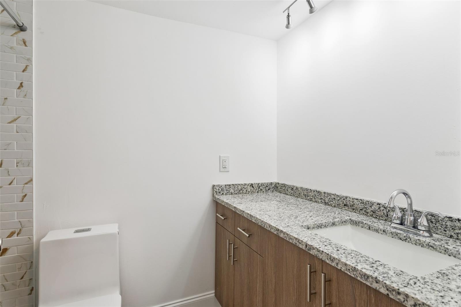 9920 EAGLES POINT CIR #2 — photo 15